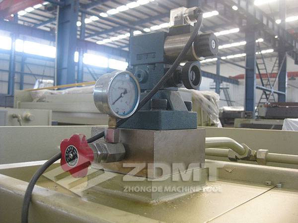 液壓系統(tǒng).jpg 液壓系統(tǒng).jpg