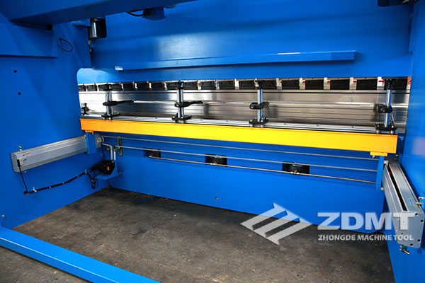 中德機(jī)床攜手意大利ESA成功研制新型電液同步數(shù)控折彎機(jī)5 中德機(jī)床攜手意大利ESA成功研制新型電液同步數(shù)控折彎機(jī)5