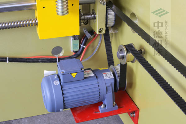 ZDP-4022強(qiáng)扭矩電機(jī)，后退料迅速，鋼絲同步帶精確更靜音.jpg