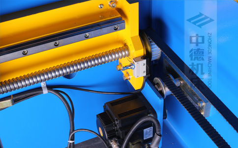 ZDPK-16032X軸配有滾珠絲桿及直線導軌，大功率伺服電機，鋼絲同步帶，能顯著提升X軸定位精度及速度 (2).jpg